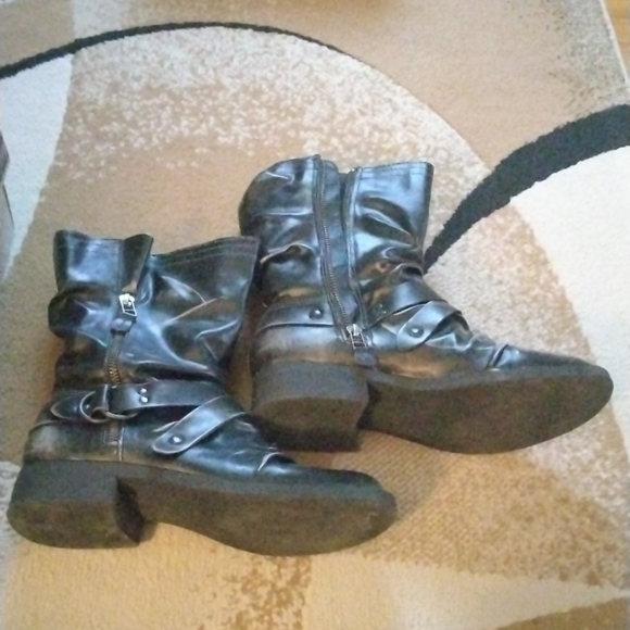 Shoes - Picture 2 of 3